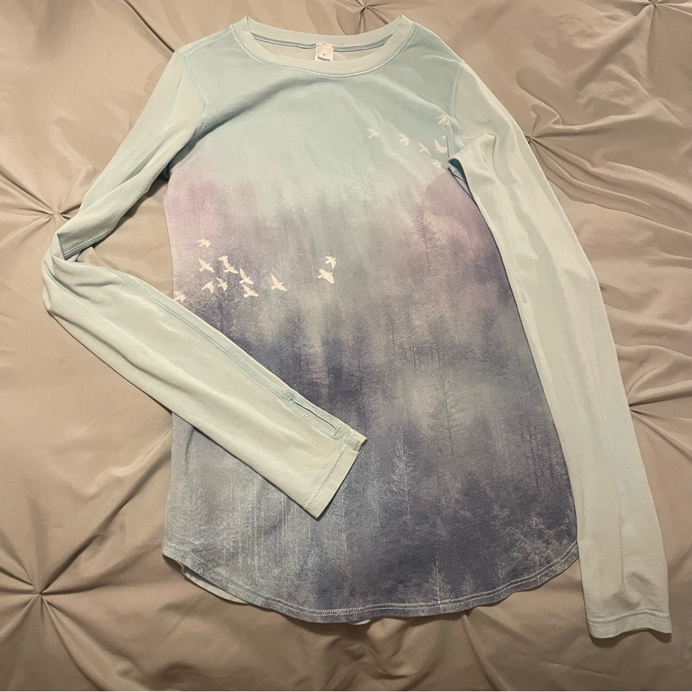 Cute Ivivva shirt!🔷
